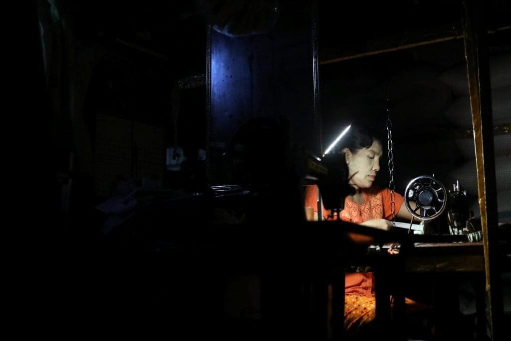 အစဉ်အလာကို ကျော်နိုင်ဖွယ်မရှိသေးတဲ့ လျှပ်စစ်မီးနဲ့ ဒီနှစ်နွေ