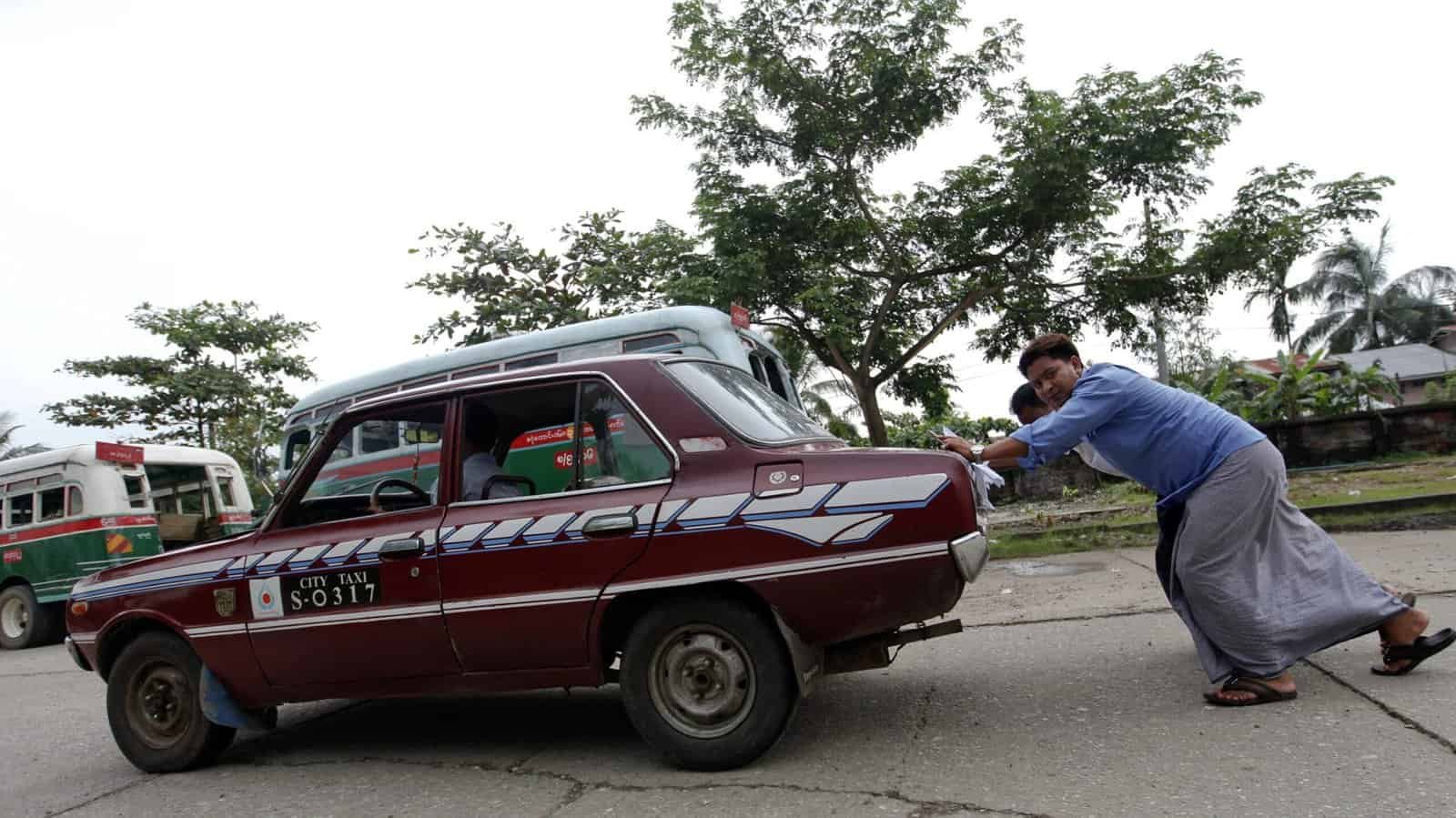 ဆီကြေး(ဂျီး) နံ့ပျယ်လာသည့် ကားဝပ်ရှော့များ