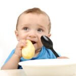 ကလေးငယ်ငယ် အာလူး စားလို့ရရဲ့လား!