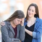 စာအုပ်တစ်အုပ်ကို အဖုံးကိုပဲ ကြည့်ပြီး မဆုံးဖြတ်ပါနဲ့လို့ ပြောတာကို ကြားဖူးကြမှာပေါ့။ ဒီလိုပြောရတာက လူတွေကို အပေါ်ယံပဲ ကြည့်ပြီး ဆုံးဖြတ်တာက အမှားပါတတ်လို့ပါပဲ။ အခုတစ်ခေါက်မှာလည်း အပေါ်ယံ ကြည့်လိုက်ရင် အပြုံးချိုချိုလေးတွေနဲ့ ဆက်ဆံတတ်ပြီး ယဉ်ကျေးသလို၊ ကိုယ်ချင်းစာတတ်သလိုရှိပေမယ့် အတွင်းစိတ်မှာတော့ မနာလိုမှုတွေနဲ့ ပြည့်နှက်နေတဲ့ သူတွေမှာ ဘယ်လိုအပြုအမူလေးတွေ တွေ့ရနိုင်လဲ ဆိုတာကို ပြောပြပေးချင်ပါတယ်။ အပြုံးချိုချို အတွင်းပုပ်ပုပ်သူတွေမှာ တွေ့ရတတ်တဲ့ လက္ခဏာတွေ အပြုံးချိုချိုနဲ့ အတွင်းစိတ်ပုပ်သူတွေမှာ အခုလို အကျင့်လေးတွေ အပြုအမူလေးတွေကို တွေ့ရနိုင်ပါတယ်။ အရမ်းကို ဝေဖန်တတ်ကြတယ် လူဆိုတာ အမှားနဲ့ မကင်းတတ်ကြပါဘူး။ အမှားဆိုတာက မမှားတာ အကောင်းဆုံးဆိုပေမယ့် မှားတာက အမှားသေးသေးလေးဖြစ်မယ်။ ထိခိုက်မှု မရှိဘူးဆိုရင်တော့ အလွန်အကျွံဝေဖန်တာ မကောင်းပါဘူး။ ဒီနေရာမှာ သေးသေးလေး မှားတာကို အလွန်အကျွံဝေဖန်နေပြီဆိုရင်တော့ ဒီလူက အပေါ်ယံ သကာလောင်း ချိုနေတဲ့ သူတွေပါ။ Personal boundaries တွေကို နားမလည်ဘူး လူအချင်းချင်းကြားမှာ ကောင်းမွန်တဲ့ ဆက်ဆံရေး ရှိစေဖို့ဆိုရင်တော့ Personal boundaries တွေကို ကောင်းကောင်း ထိန်းနိုင်ဖို့ အတော်လေး အရေးကြီးပါတယ်။ Personal boundaries ဆိုတာက အခြားသူရဲ့ အချိန်၊ စိတ်ဝင်စားမှုနဲ့ စိတ်ခံစားချက်၊ ကိုယ်ပိုင်လွတ်လပ်ခွင့်တွေကို လေးစားမှု ရှိတာကို ဆိုလိုတာပါ။ အခြားသူရဲ့ ကိုယ်ရေးကိုယ်တာကို ဝင်ရောက်စွက်ဖက်နေသူတွေက Personal boundaries ကို နားမလည်တဲ့သူတွေသာ ဖြစ်ပြီး အပေါ်ယံချိုပြီး အတွင်းစိတ်ပုပ်တဲ့သူတွေပါ။ အတင်းအရမ်းပြောကြတယ် အတင်းပြောတာက အပျင်းပြေပြီး ထိခိုက်စရာ မရှိဘူးလို့ ယူဆစရာ ရှိပေမယ့် အတင်းပြောတာက သူတစ်ပါးရဲ့ အတွင်းရေးတွေကို ထဲထဲဝင်ဝင် လိုက်ပြောနေတာ သူတစ်ပါးထိခိုက်အောင် လုပ်နေတာ၊ အချိန်ရှိတိုင်း သူတစ်ပါး မကောင်းကြောင်း ပြောနေတာက အတွင်းစိတ် မကောင်းတာပါ။ သူတို့ အမှား မရှိဘူး အတွင်းစိတ်ပုပ်တဲ့သူတွေက ပြဿနာတွေ ရှိတိုင်း အခြားသူသာ အမှားဖြစ်ပြီး သူကတော့ အမှားမရှိဘူးလို့ ပြောတတ်ကြပါတယ်။ ကိစ္စ တစ်ခုခု ရှိတိုင်းမှာ သူတို့က အမှား မရှိဘဲ အခြားသူကသာ မှားနေတာလို့ အမြဲ ပြောတတ်ကြသူတွေပေါ့။ ကိုယ်ချင်းမစာတတ်ကြဘူး ကိုယ်ချင်းစာတတ်တယ်ဆိုတဲ့ သူတွေက အခြားသူတွေရဲ့ ခံစားချက်ကို နားလည်တတ်ကြသလို အခြားသူတွေကို နားလည်ပေးတတ်ကြသူတွေပါ။ လူပီသသူတိုင်းမှာ ရှိသင့်တဲ့ အရည်အသွေးတစ်ရပ်ပေါ့။ အပေါ်ယံသာ ချိုပြီူ အတွင်းစိတ်ပုပ်သူတွေကတော့ အခြားသူတွေရဲ့ ထိခိုက်နာကျင်မှုကို ကိုယ်ချင်းမစာတတ်ကြဘဲ ဟန်ဆောင်ပြီးသာ စိတ်မကောင်းဖြစ်တတ်ကြသူတွေပါ။ ပေးတာထက် ပိုပြီး ပြန်ယူတတ်ကြတယ် လူတစ်ဦးနဲ့ တစ်ဦးကြားမှာ ကောင်းမွန်တဲ့ ဆက်ဆံရေး စစ်မှန်တဲ့ ဆက်ဆံရေး တစ်ခုကို တည်ဆောင်ချင်တယ် ဆိုရင်တော့ အပေးအယူ မျှတဖို့ လိုသလို အခြားသူတွေဆီက မသင့်တော်တဲ့ ရယူမှုတွေကို ရယူတာမျိုး မလုပ်သင့်ပါဘူး။ ပေးထားရင် ပေးထားသလောက် ပြန်ယူတတ်တာက အတွင်းစိတ်မကောင်းဘူးလို့ ဆိုလို့ ရပါတယ်။ ဒီထက်ပိုပြီး ပေးထားတာထက် ပိုပြီး ပြန်ယူနေပြီဆိုရင်တော့ သေချာတာက အတွင်းစိတ် မကောင်းတာပါ။ အရာရာတိုင်းမှာ နစ်နာသူက သူတို့ပဲဖြစ်နေတာ ကိစ္စတစ်ခုခု ဖြစ်တိုင်း၊ ပြဿနာတစ်ခုခု ဖြစ်တိုင်းမှာ အခြားသူတွေက သူ့ကို ဝိုင်းအနိုင်ကျင့်ကြတာ၊ အခြားသူတွေက သူက ကောင်းပေးပါရက် သူ့အပေါ် စိတ်ပုပ်နေတာလို့ ပြောတတ်ကြပါတယ်။ ကိစ္စ တစ်ခုခု ဖြစ်တိုင်းမှာ နစ်နာသူက သူတို့ပဲ ဖြစ်နေတတ်တာကလည်း အတွင်းစိတ် မကောင်းသူတွေရဲ့ မြင်သာတဲ့ အင်္ဂါရုပ် တစ်ခုပါတဲ့။ မရိုးသားကြဘူး ရိုးသားမှုက ကောင်းမွန်တဲ့ ဆက်ဆံရေးရဲ့ အခြေခံအုတ်မြစ်ပါ။ လူတွေ တစ်ယောက်နဲ့တစ်ယောက် ဆက်ဆံကြတဲ့အခါ ရိုးရိုးသားသား ဆက်ဆံတတ်တာမျိုး မရှိဘဲ အရာရာကို ဟန်ဆောင် ဖုံးကွယ်ထားမယ်ဆိုရင်တော့ သူတို့က အတွင်းစိတ်မကောင်းဘဲ အပေါ်ယံသာ ချိုနေကြသူတွေပါ။ အမြဲတမ်း ပတ်ဝန်းကျင်မှာ လူကောင်းတွေနဲ့ပဲ တွေ့နေမှာ မဟုတ်တာကြောင့် ကိုယ်ထိတွေ့ ဆက်ဆံနေရသူတွေမှာ အခုပြောခဲ့တဲ့ အပြုအမူတွေ ရှိနေလားဆိုတာကို ဆန်းစစ်ကြည့်ဖို့ အကြံပြုပါရစေ။