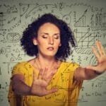 ညဘက်တွေမှာ ကြက်တွေငှက်တွေကို ကိုင်ရင် ကြက်မျက်သင့်မလား!