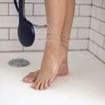 ညမအိပ်ခင် ခြေထောက်ဆေးတာ မျက်စိမှုန်စေမလား!