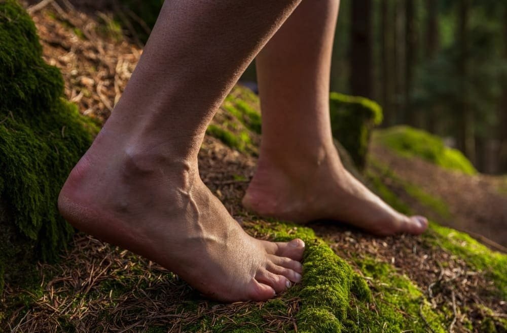 မြေကြီးဓာတ်လေး ယူပြီးလမ်းလျှောက်ကြည့်ပါ