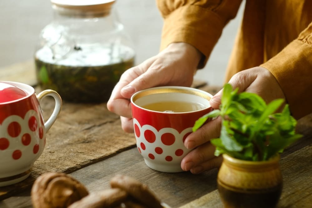 ရေနွေးကြမ်းသောက်တာက အမျိုးသမီးတွေမှာ အရိုးပါးနိုင်ခြေကို ကာကွယ်ပေးနိုင်သတဲ့